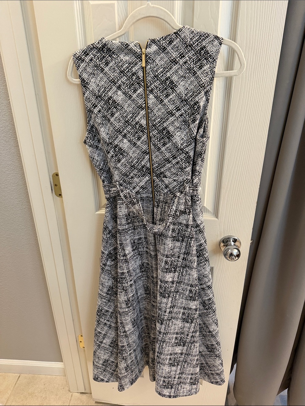 Calvin Klein Black and White Patterned Sleeveless Midi Dress - Picture 12 of 13